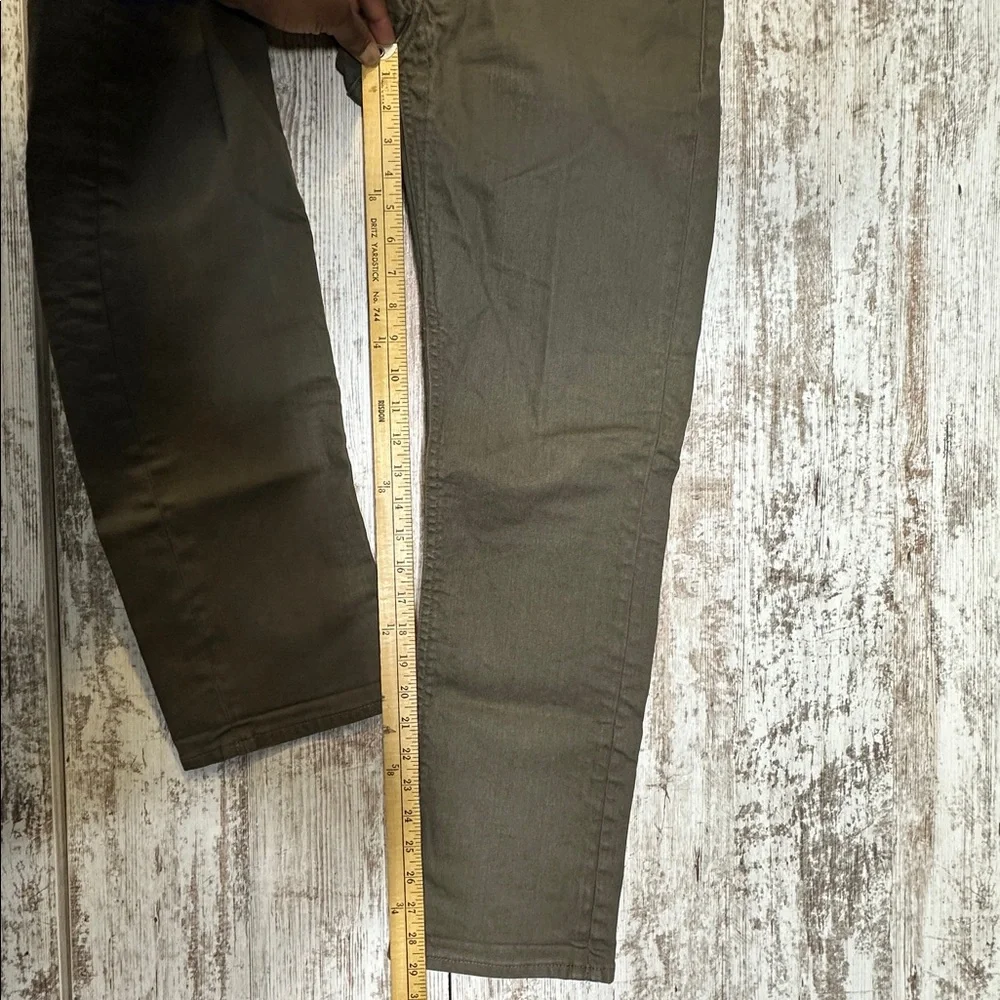 Levis preowned good